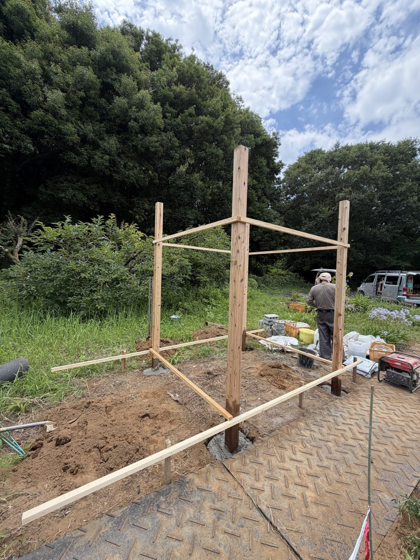 パーゴラ 施工中(柱組み)