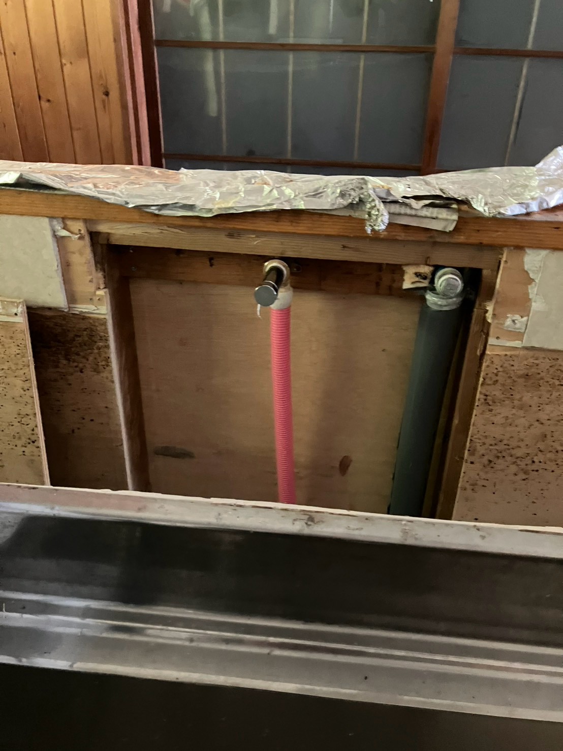 キッチン 施工中（水栓部分の下地交換）