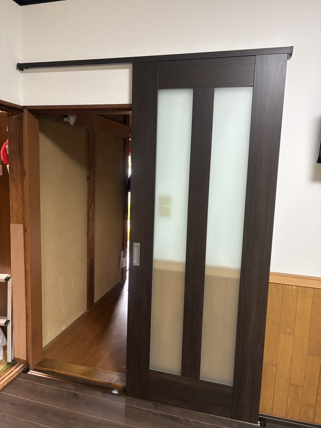 吊りドア アフター（ガラス入りの上吊り引き戸）