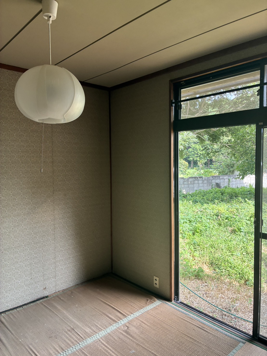 和室 ビフォー(窓側からの全景)