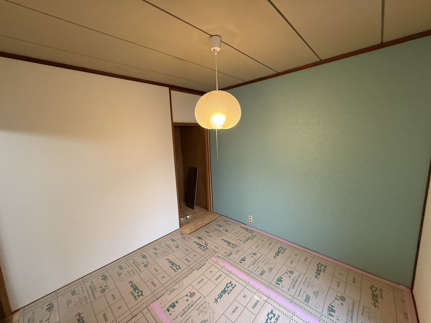 床 施工中(下地の合板を張った状態)