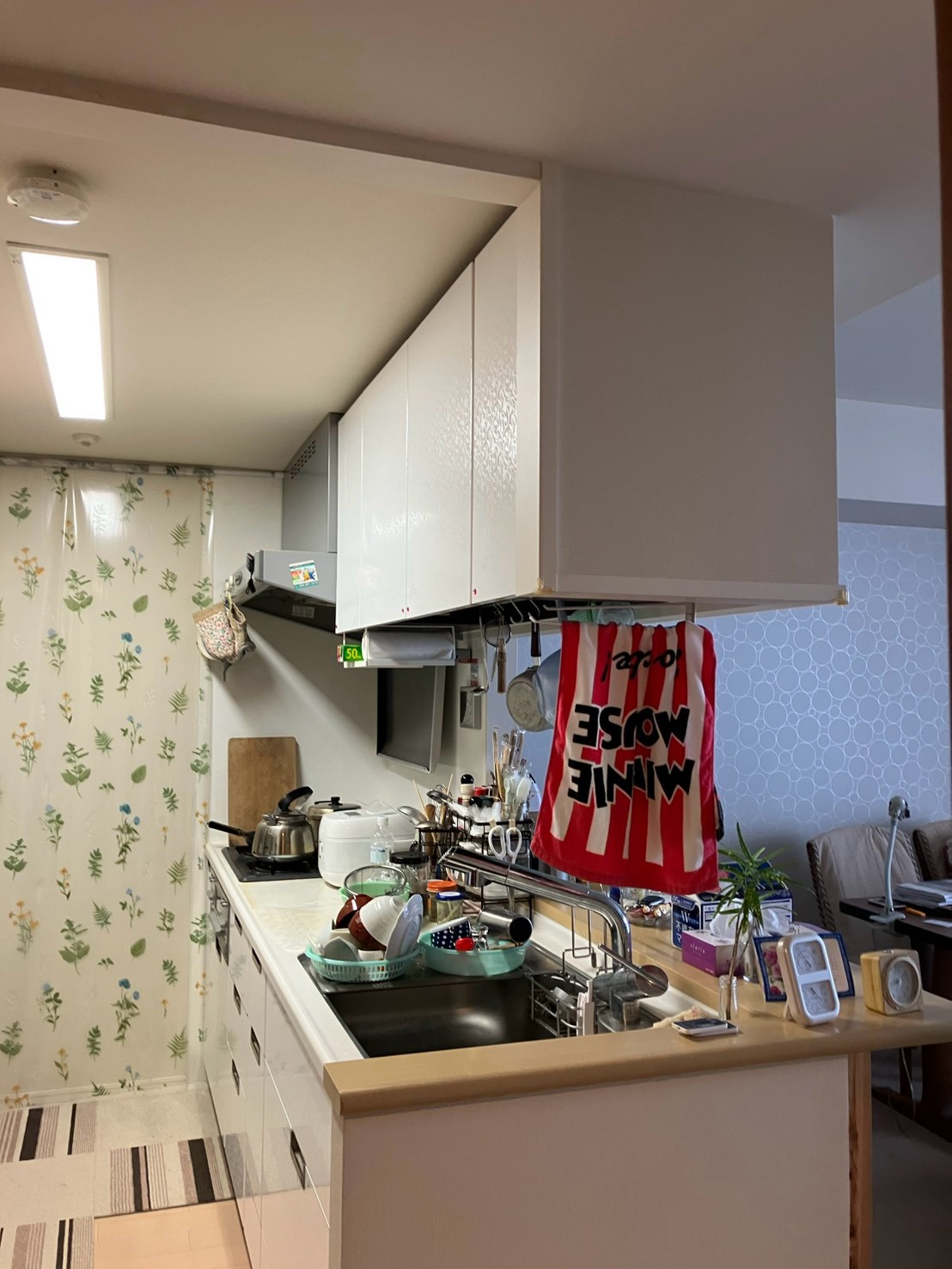 キッチン ビフォー(カウンター側からの全景)