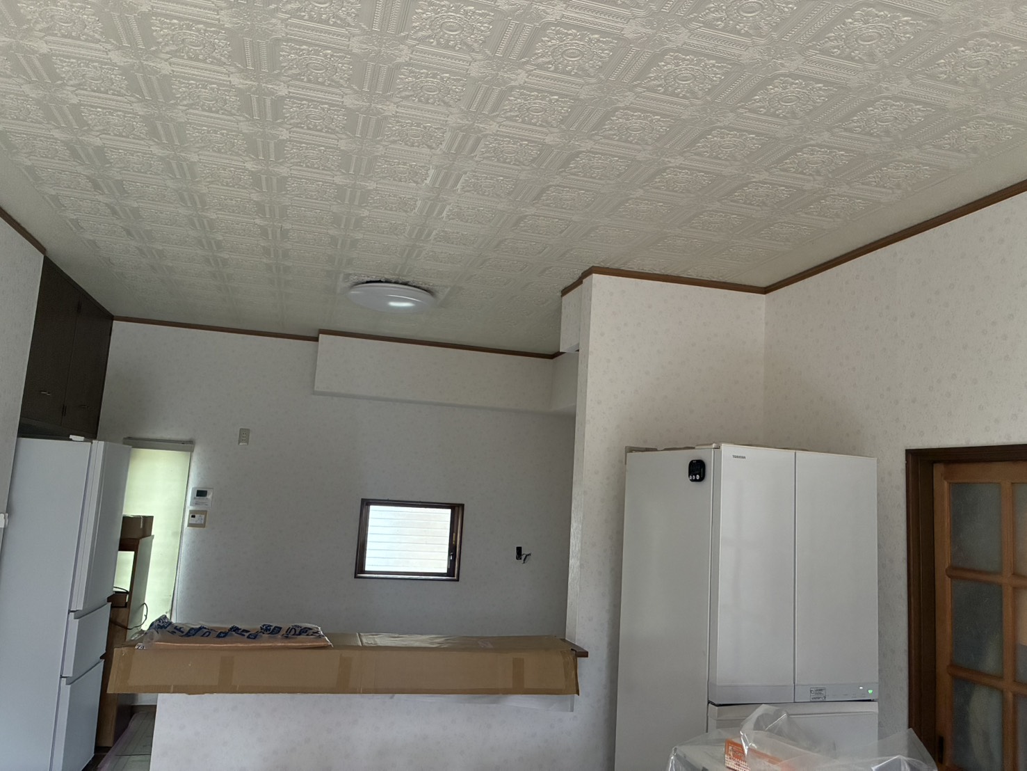 キッチン 施工中(既存キッチンの解体後)
