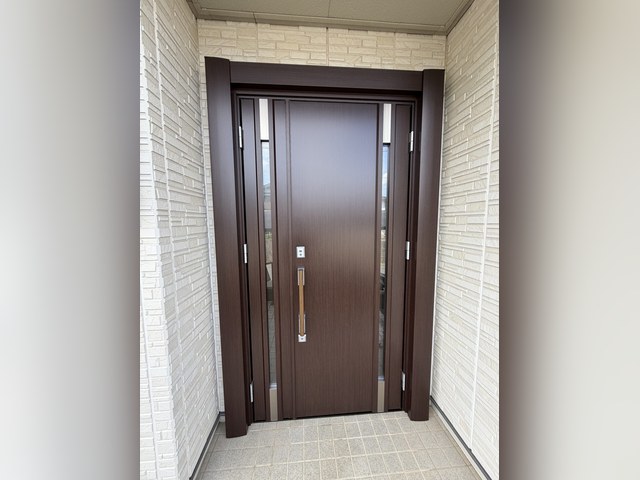 牛久市H様 玄関ドア交換(カバー工法)施工後